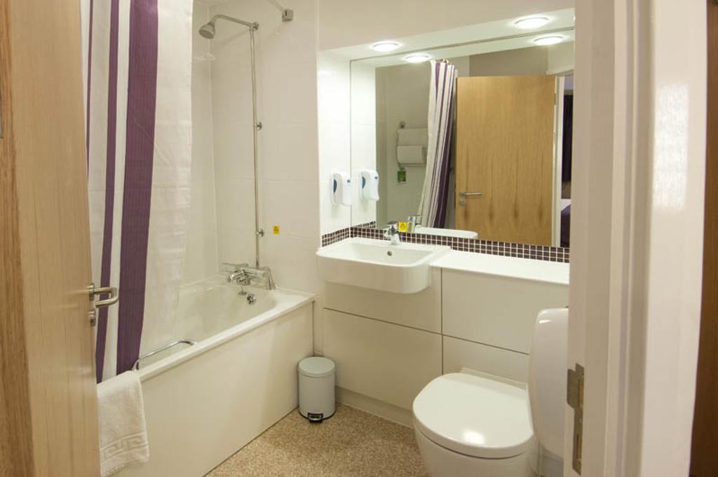 Premier Inn Birmingham City Centre - New Street Extérieur photo