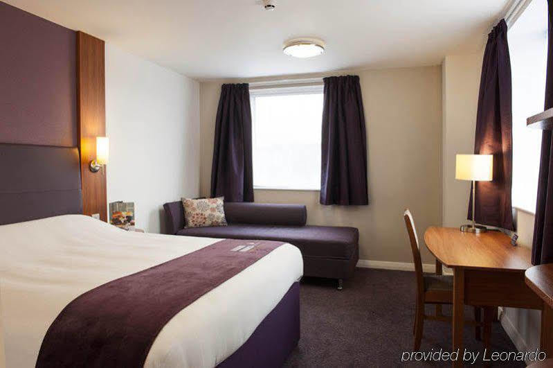 Premier Inn Birmingham City Centre - New Street Extérieur photo
